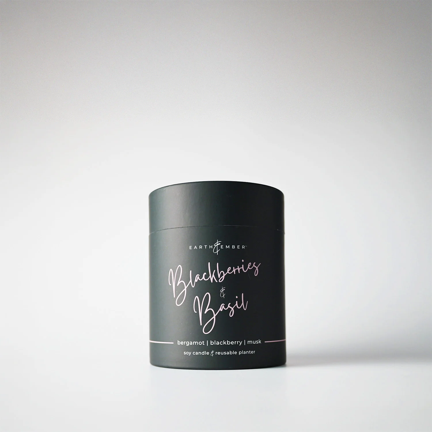 Earth & Ember 13 oz Candle: Blackberries & Basil - Image 4