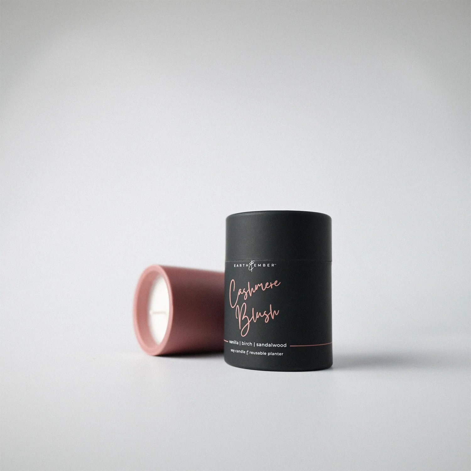 Earth & Ember 13 oz Candle: Cashmere Blush - Image 4